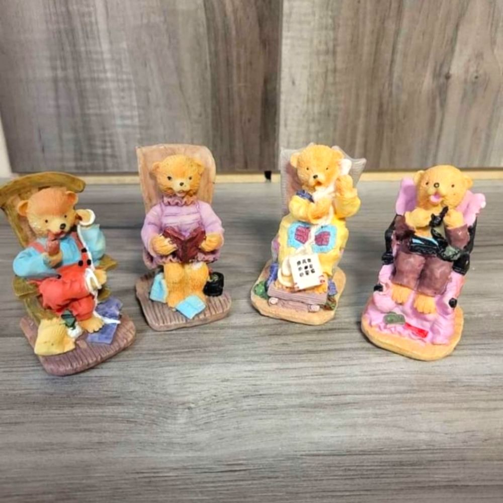 Bear family figurines